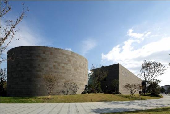 上海寶龍美術(shù)館開館兩大展覽探尋文脈，齊白石12開冊(cè)頁(yè)亮相