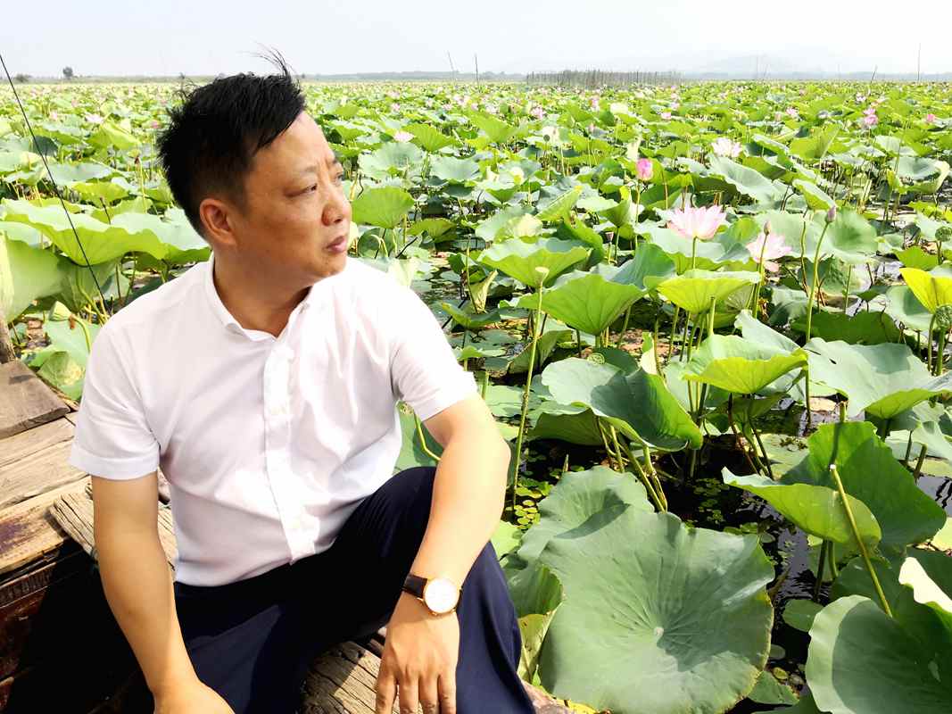 【中國美術家書法家藝術網(wǎng)】訊，“一花一世界 · 名家示范”著名中國畫花鳥畫家徐立銓老師美人蕉花卉現(xiàn)場寫生與創(chuàng)作